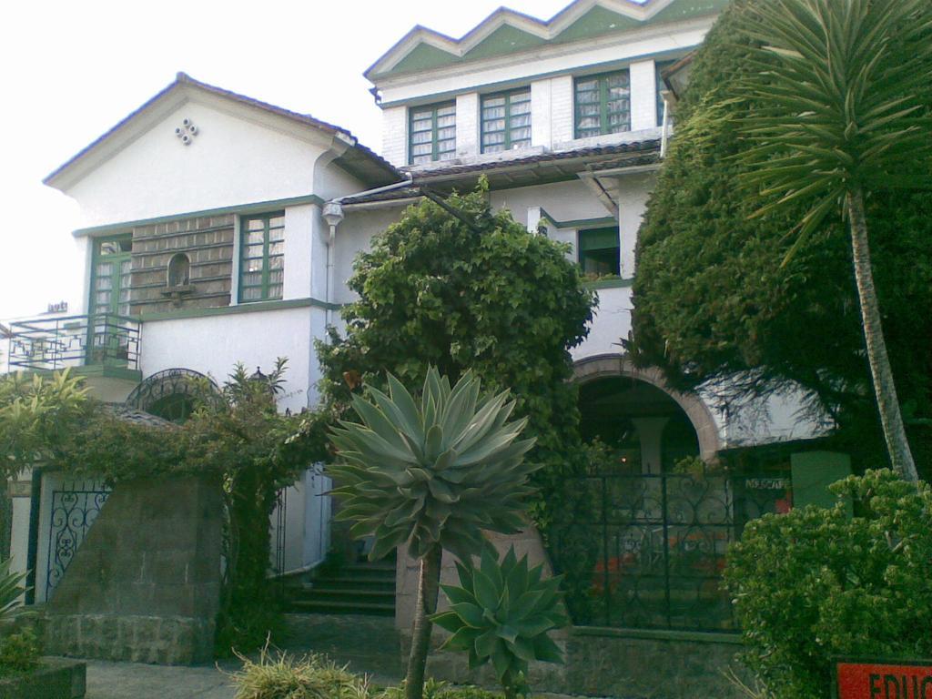 Hotel Los Alpes Quito Dış mekan fotoğraf